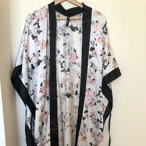 TORRID satin floral kimono